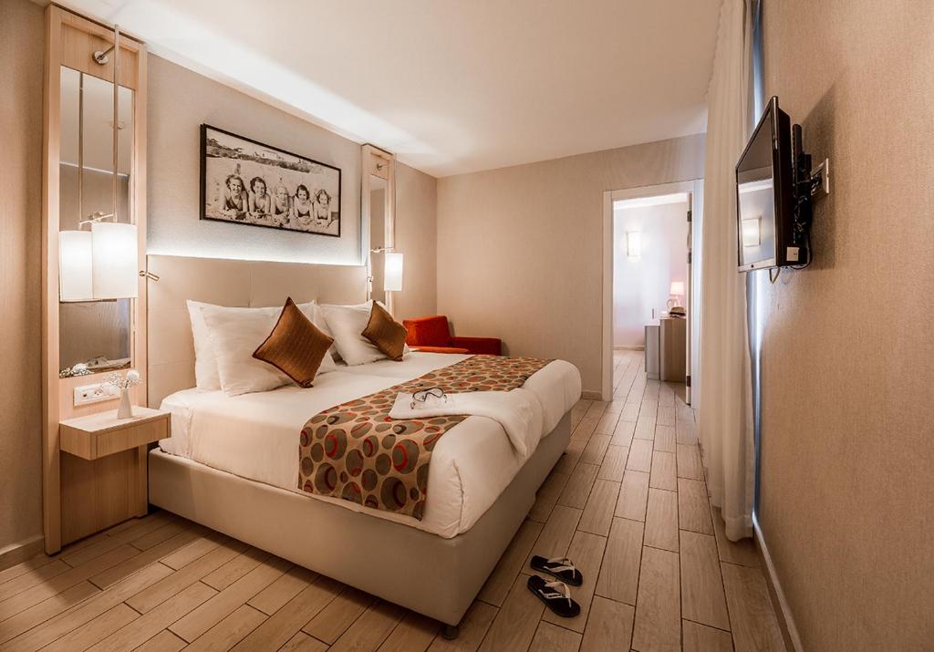 Postel nebo postele na pokoji v ubytování Astral Maris Hotel