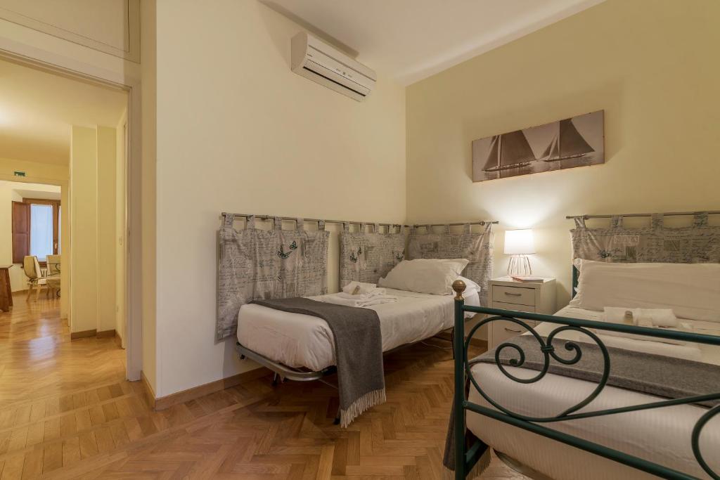 A bed or beds in a room at Casa Cornacchie - FromHometoRome