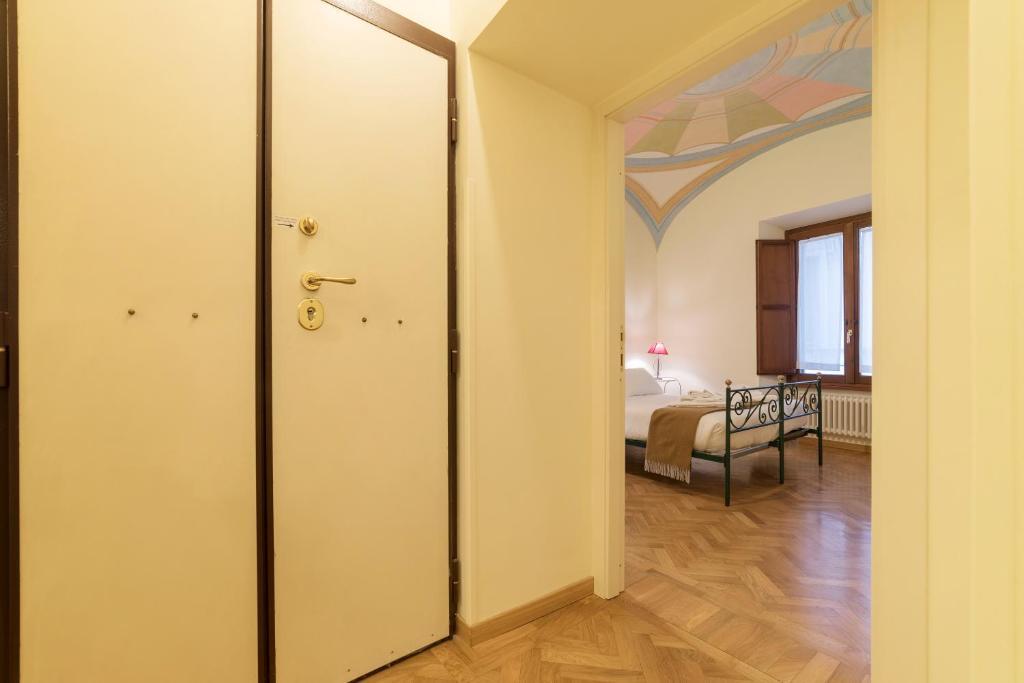 A bed or beds in a room at Casa Cornacchie - FromHometoRome