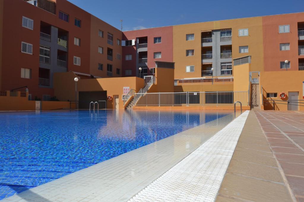 Bazén v ubytovaní Apartamento Vacacional Relax frente al mar alebo v jeho blízkosti