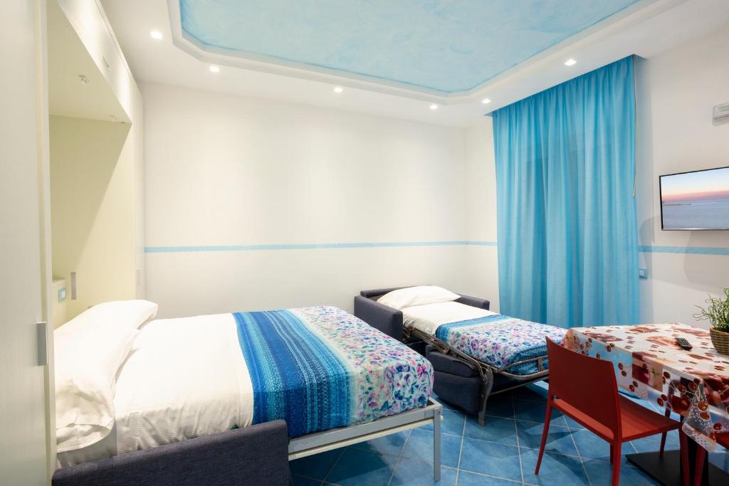 Rúm í herbergi á IL SOFFIO DI TIFEO - RESORT