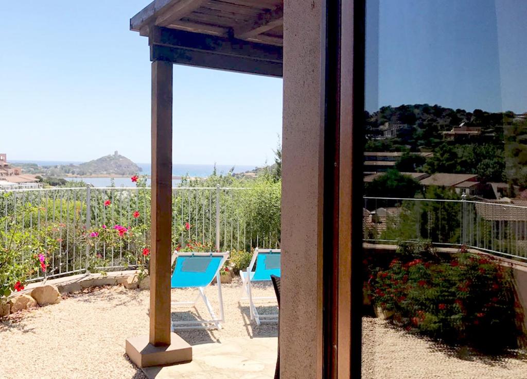 a view of a patio with chairs and flowers at Sa Tirìa in Chia