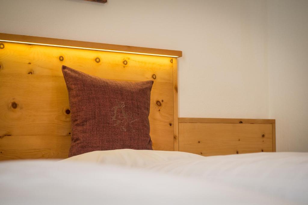 Postel nebo postele na pokoji v ubytování Hotel Alpenrast