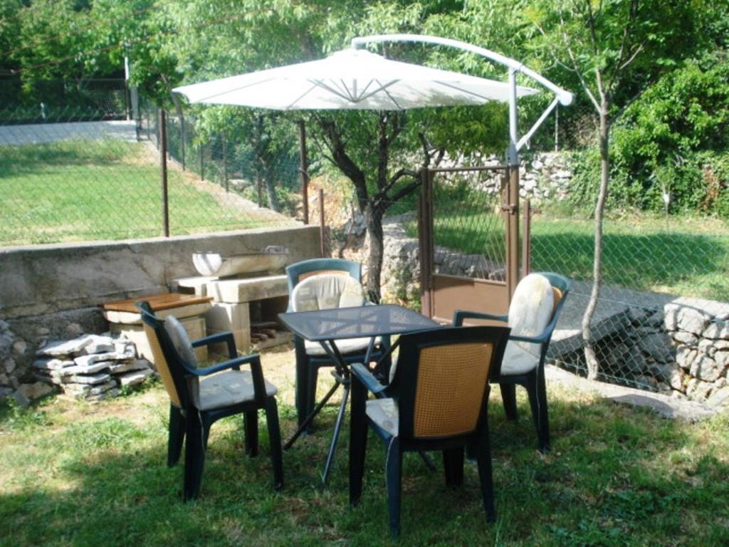 Vonkajšia záhrada v ubytovaní Apartmani Gracijela