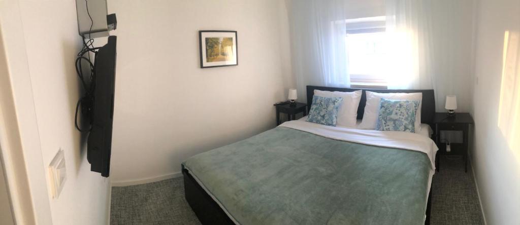 Main Square Oval Apartment - 19