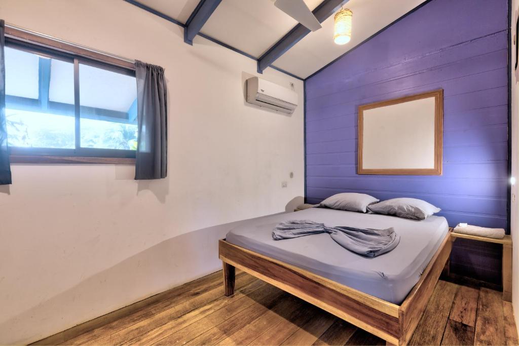 Postel nebo postele na pokoji v ubytování Playa 506 Beachfront Hostel