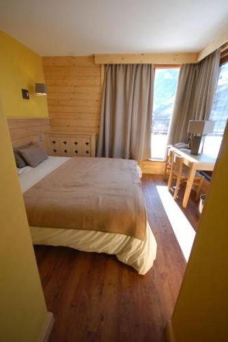 Postel nebo postele na pokoji v ubytování Hotel Le Monal