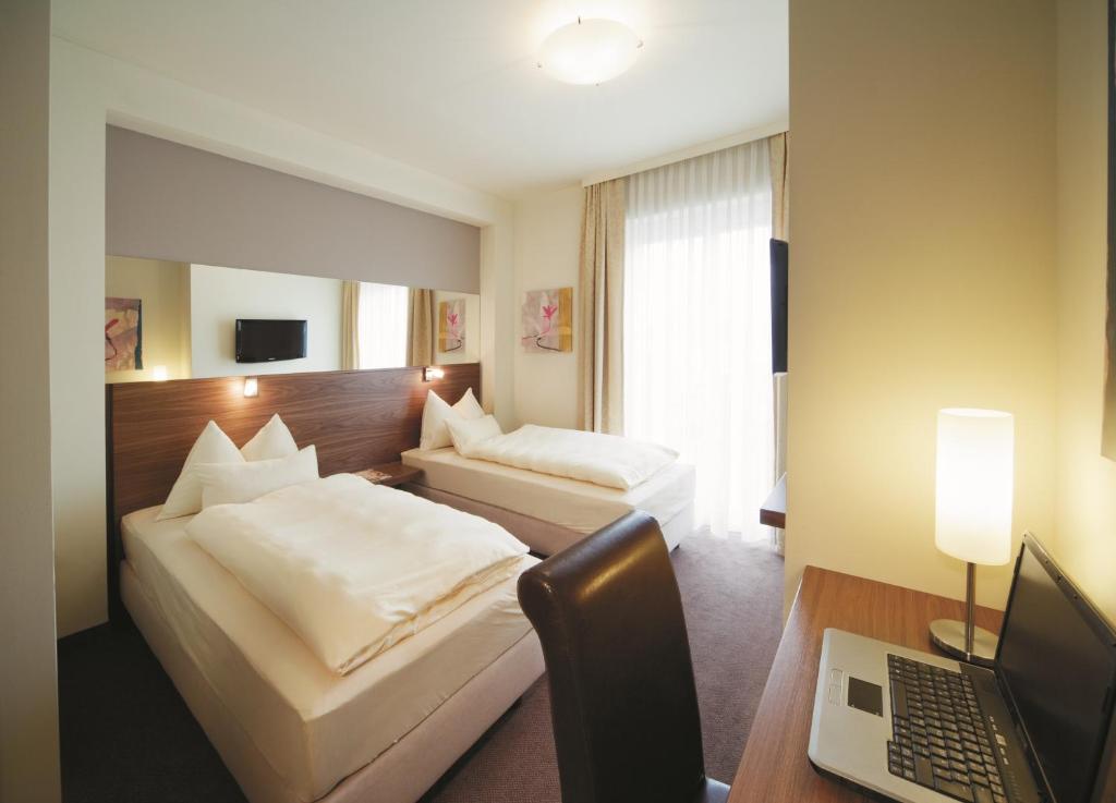 TV a/nebo společenská místnost v ubytování Hotel Römerstube