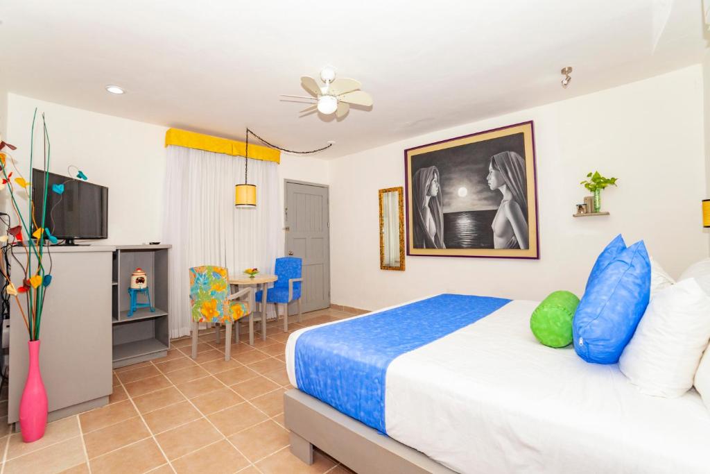 Mestizo Gallery - Superior King Room