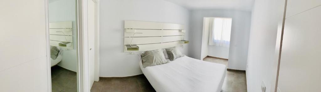 Postel nebo postele na pokoji v ubytování Apartamentos Zalabar