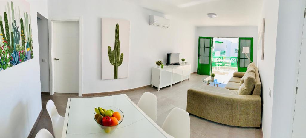Apartahoteles Apartamentos Zalabar en Tías, Lanzarote