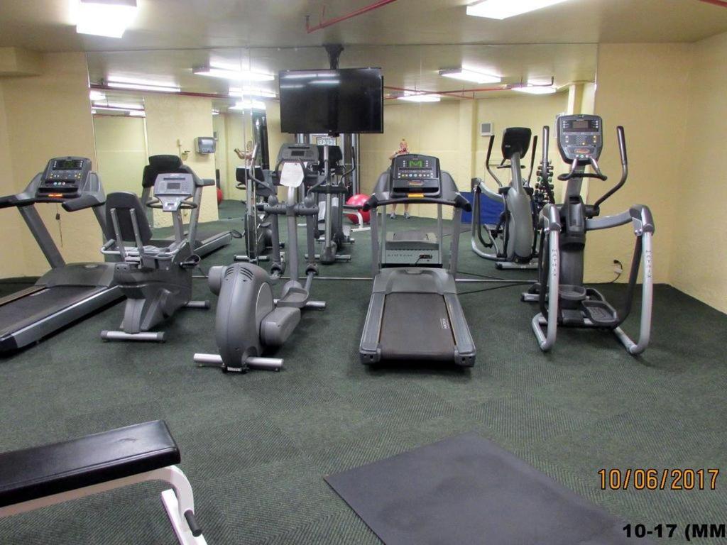 Fitness centrum a/nebo fitness zařízení v ubytování Deluxe Oceanview Maui Studio..New & Updated