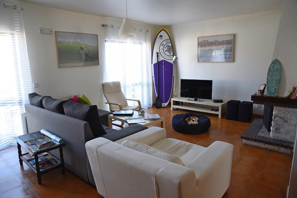 TV a/nebo společenská místnost v ubytování Surf House Peniche
