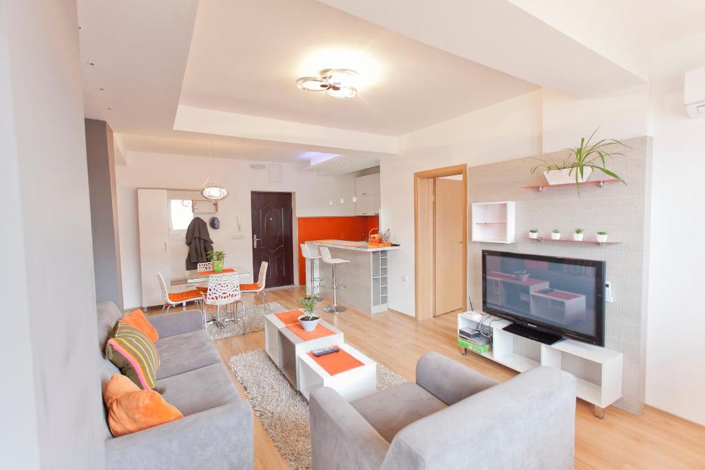 TV i/ili multimedijalni sistem u objektu Orange Apartment