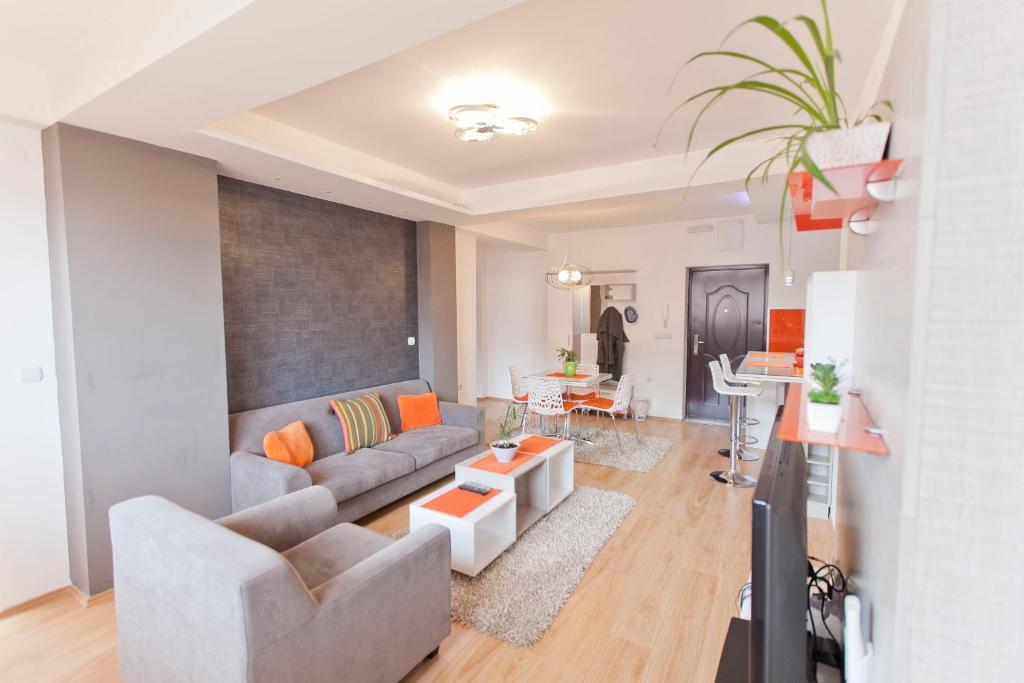 Orange Apartment - Two-Bedroom Apartment