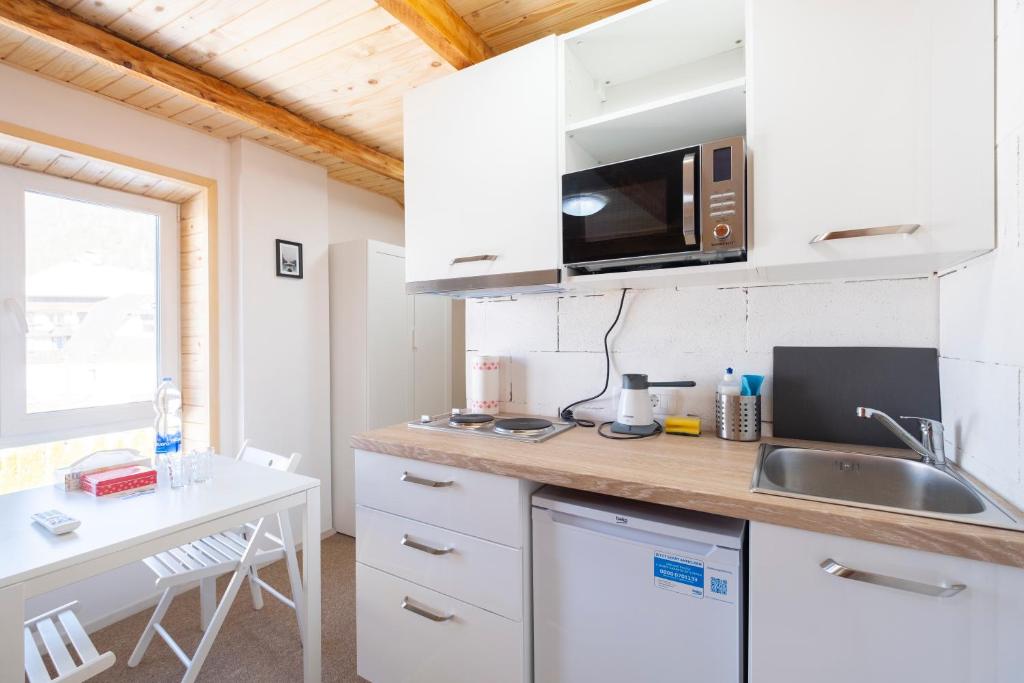 Kuchyň nebo kuchyňský kout v ubytování Apartments and Rooms Banić