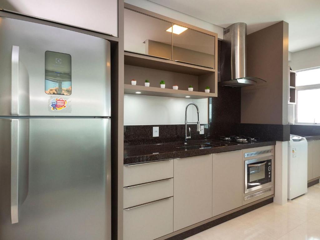  Aluguel Apartamento 3 Suítes a 80 metros da Praia Bombas