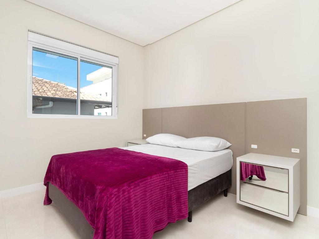  Aluguel Apartamento 3 Suítes a 80 metros da Praia Bombas