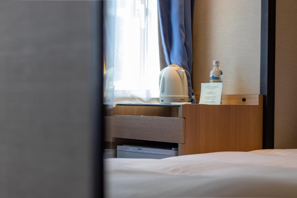 Postel nebo postele na pokoji v ubytování E Hotel Higashi Shinjuku