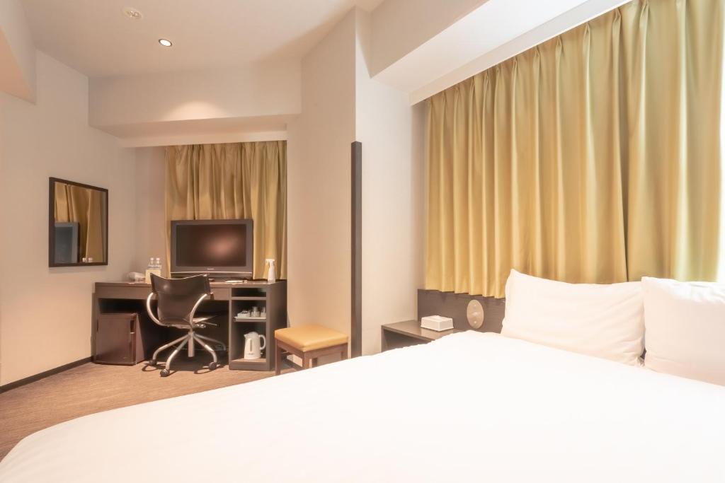 TV a/nebo společenská místnost v ubytování E Hotel Higashi Shinjuku