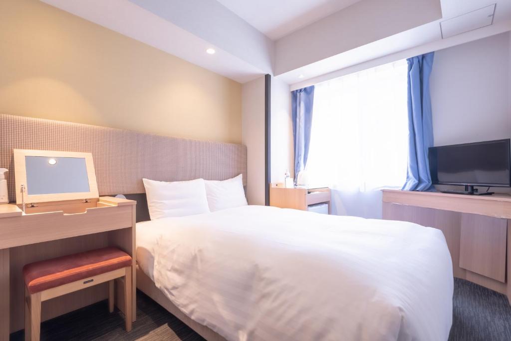 Postel nebo postele na pokoji v ubytování E Hotel Higashi Shinjuku