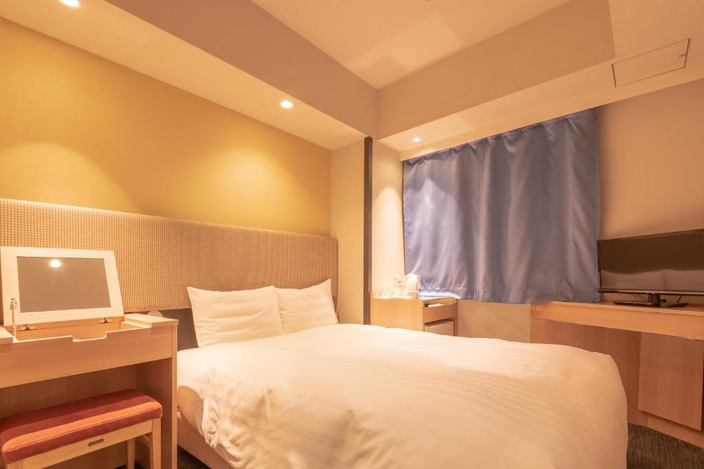 Postel nebo postele na pokoji v ubytování E Hotel Higashi Shinjuku