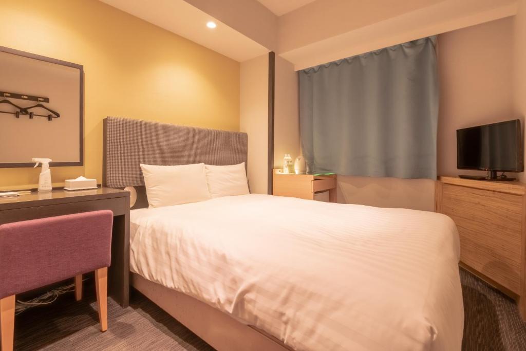 Postel nebo postele na pokoji v ubytování E Hotel Higashi Shinjuku