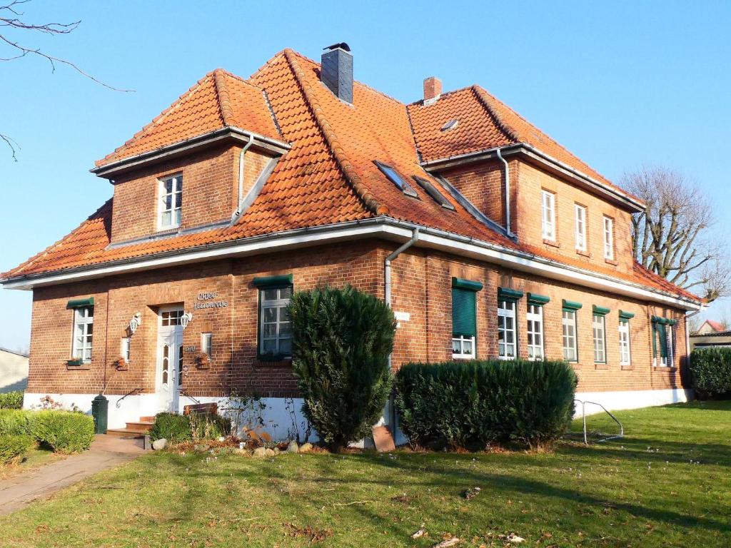 a large brick house with a red roof at Ostsee-Ferienoase-2-Raum-App-Typ-3 in Klütz