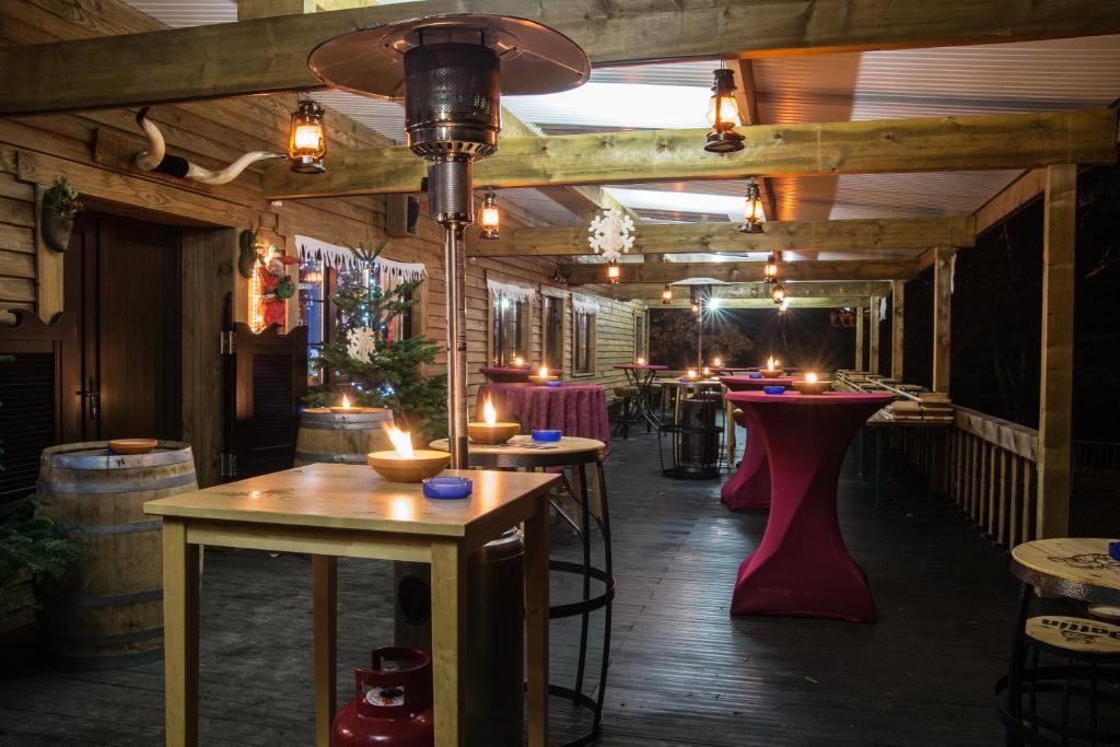 Restaurace v ubytování Guest house Western-city
