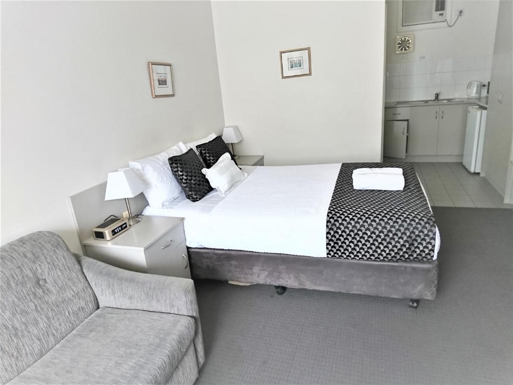 Glenelg beach gateway Studio Apartment - Studio
