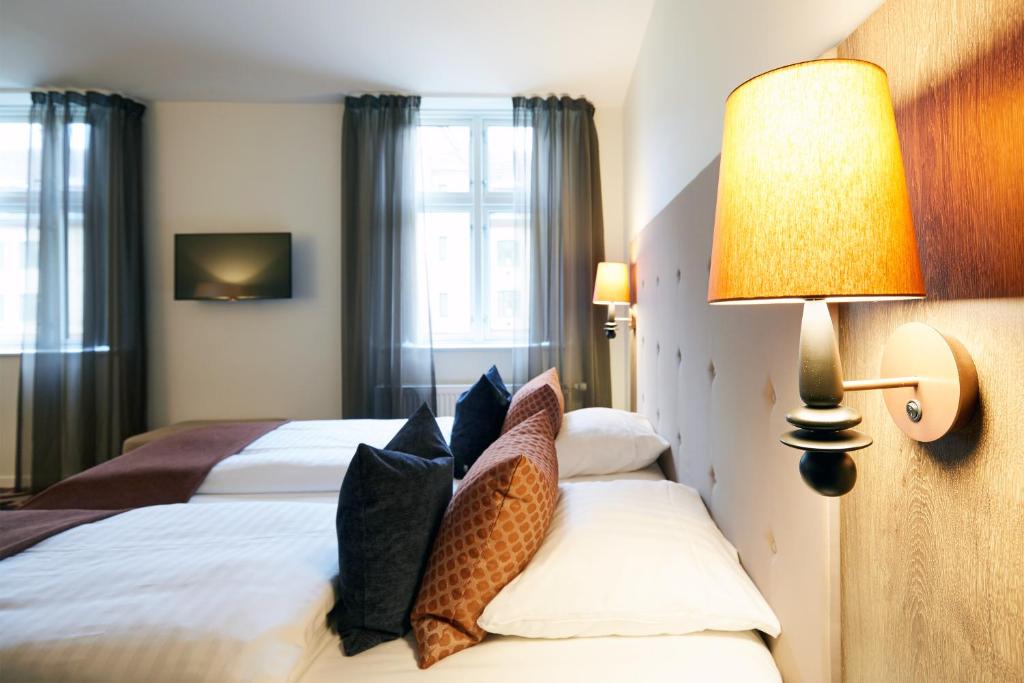 Postel nebo postele na pokoji v ubytování Hotel Vejlefjord
