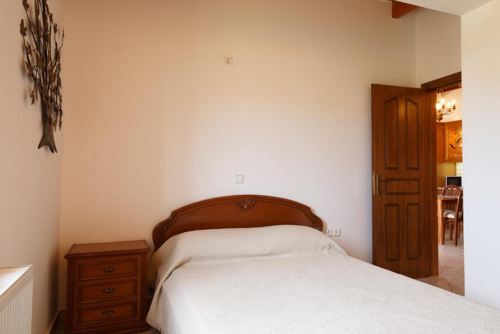 Postel nebo postele na pokoji v ubytování Kostantina's House Kythera