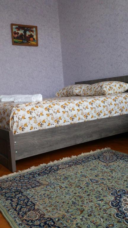 Voodi või voodid majutusasutuse JA toas