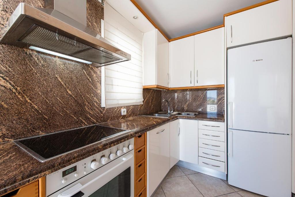 Kuchyň nebo kuchyňský kout v ubytování Apartamentos Es Cañe