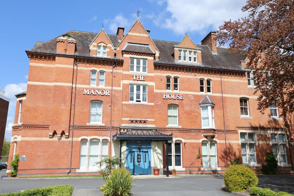 a large red brick building with a manchester house at The Avenue in Leamington Spa