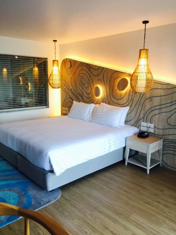LIV Hotel Phuket Patong Beachfront - Resim 24