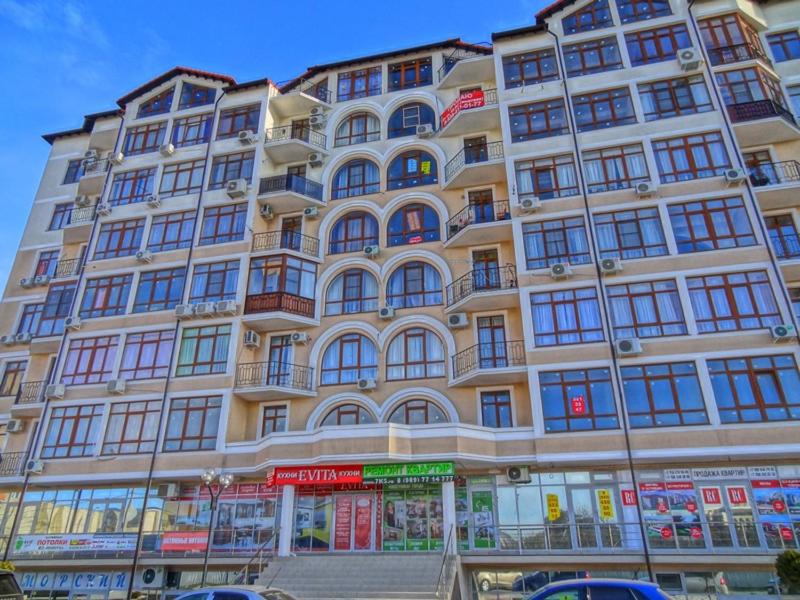 Крымская ницца ялта. Строителей, 9а, ялта. Крымская 9а. Евпатория ул революции 15. Зазеркалье ялта бассейн.