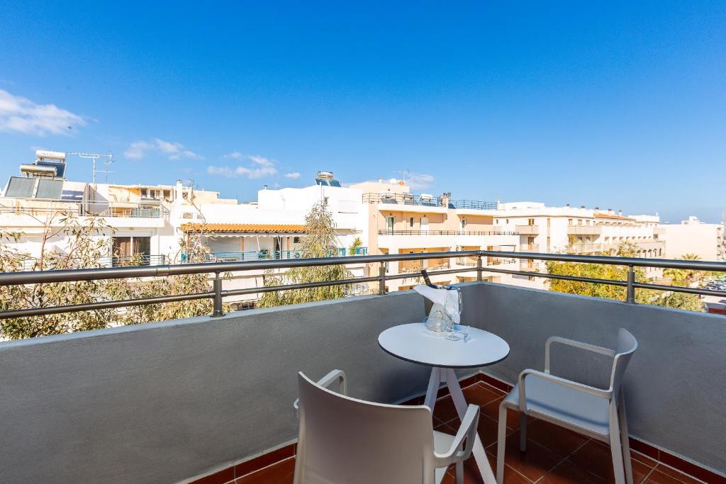 Atrium Ambiance Hotel - 7