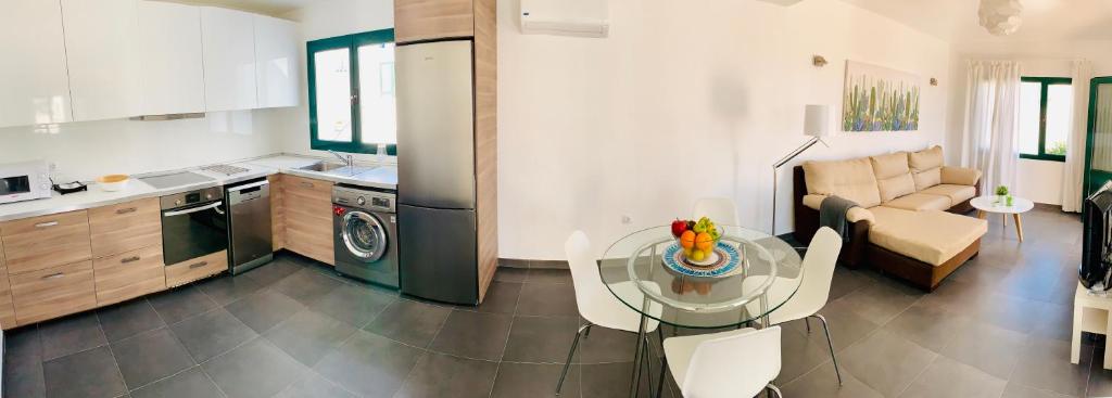 Kuchyň nebo kuchyňský kout v ubytování Apartamentos Zalabar