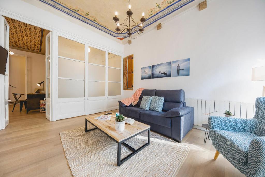 Posezení v ubytování Bravissimo Plaça del Vi, Authentic Historic Apartment