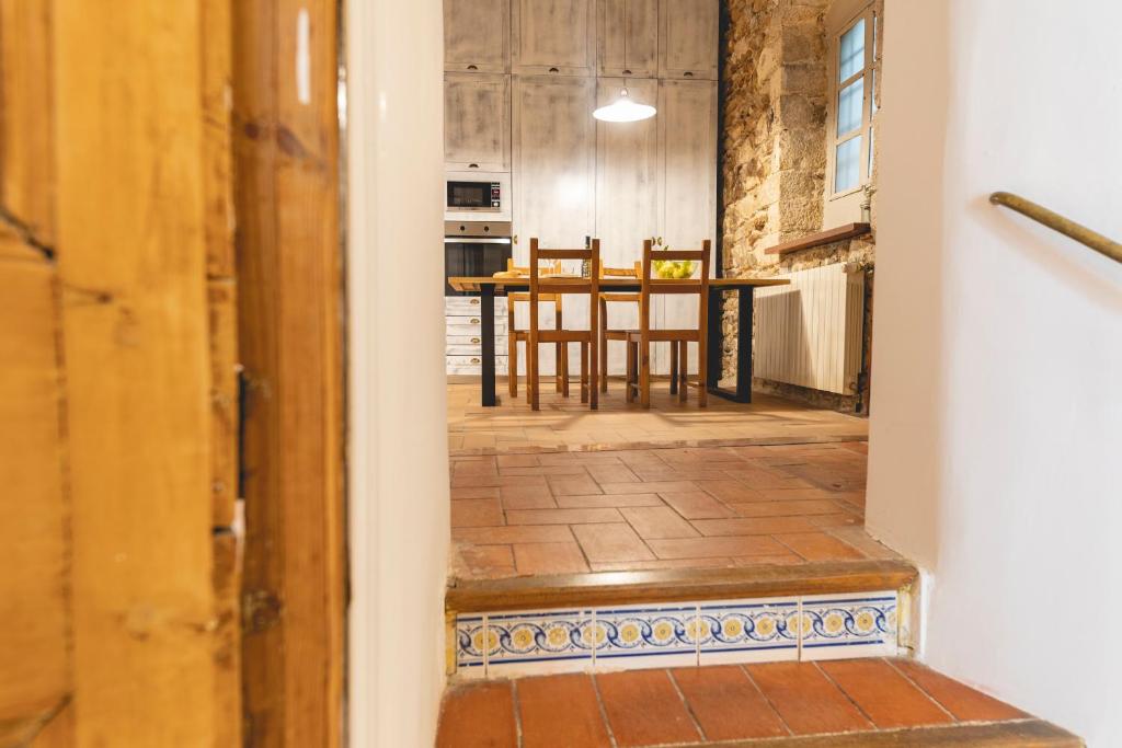 Kuchyň nebo kuchyňský kout v ubytování Bravissimo Plaça del Vi, Authentic Historic Apartment