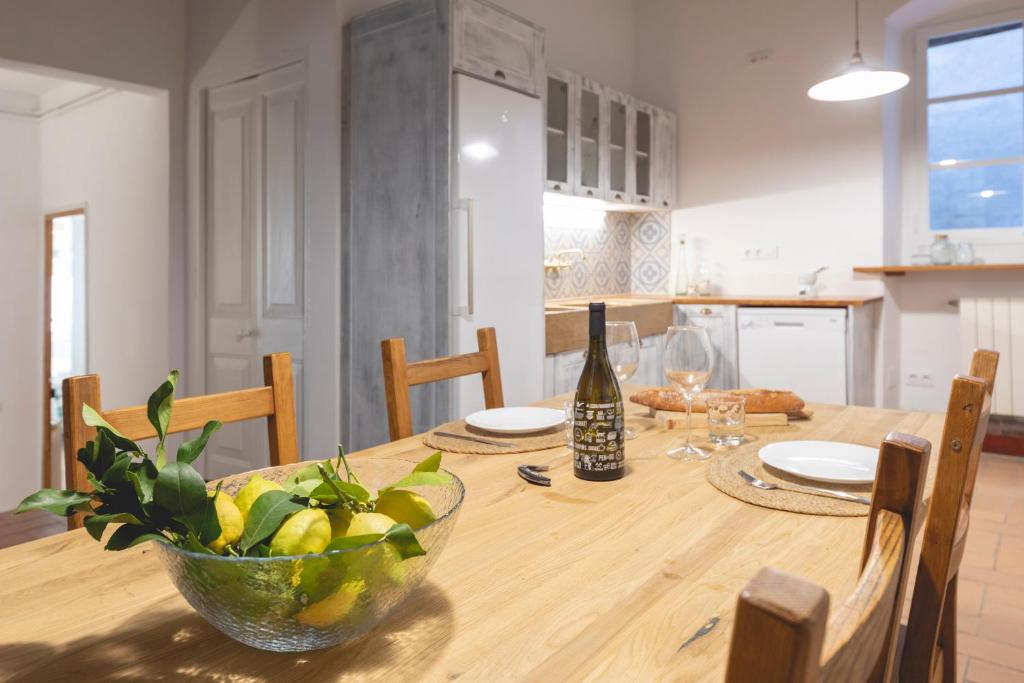 Kuchyň nebo kuchyňský kout v ubytování Bravissimo Plaça del Vi, Authentic Historic Apartment