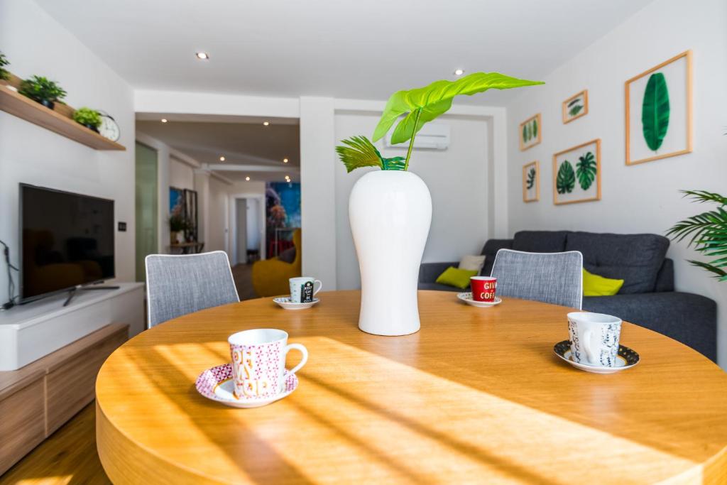 TV a/nebo společenská místnost v ubytování Expoholidays-Rueda Lopez apartamento de lujo