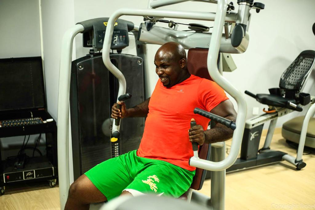 Fitness centrum a/nebo fitness zařízení v ubytování Hôtel Ivotel Abidjan