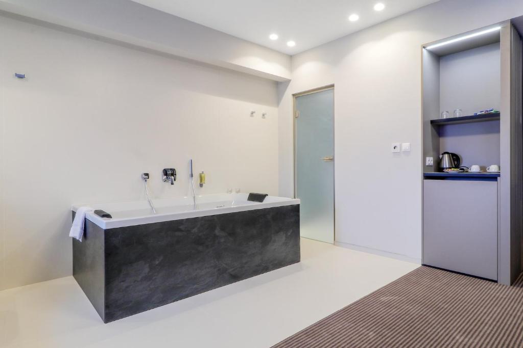 Kuchyňa alebo kuchynka v ubytovaní Hotel Karpatia