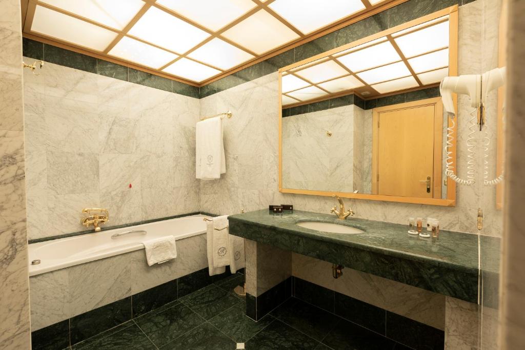 Koupelna v ubytování City Life Hotel Poliziano, by R Collection Hotels