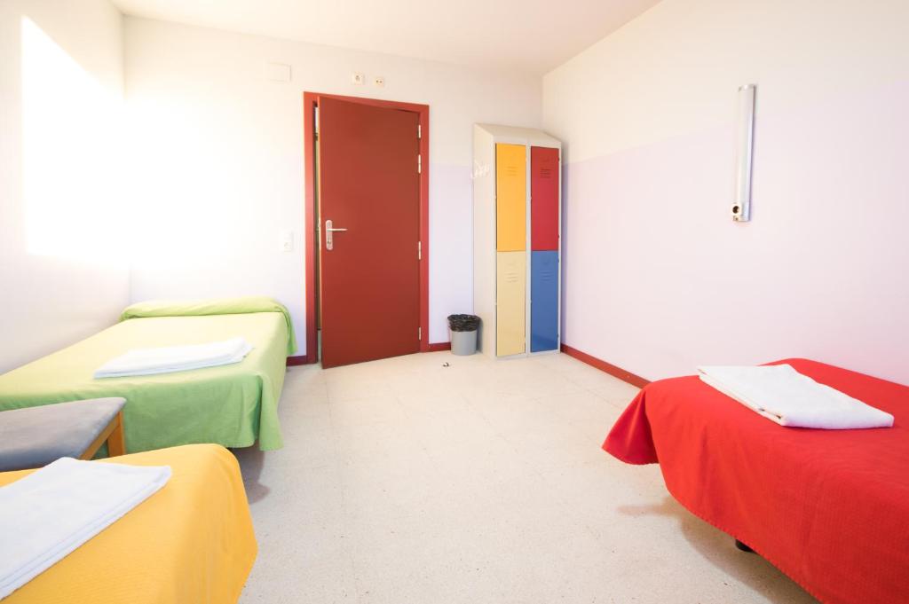 Hostal Welcome - Triple Room With Shared Bathroom