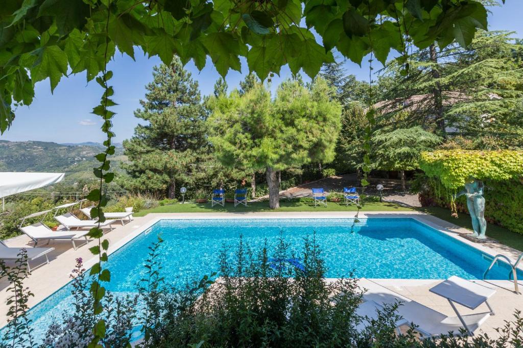 a swimming pool in a villa with a garden at Tenuta Rosara in Ascoli Piceno