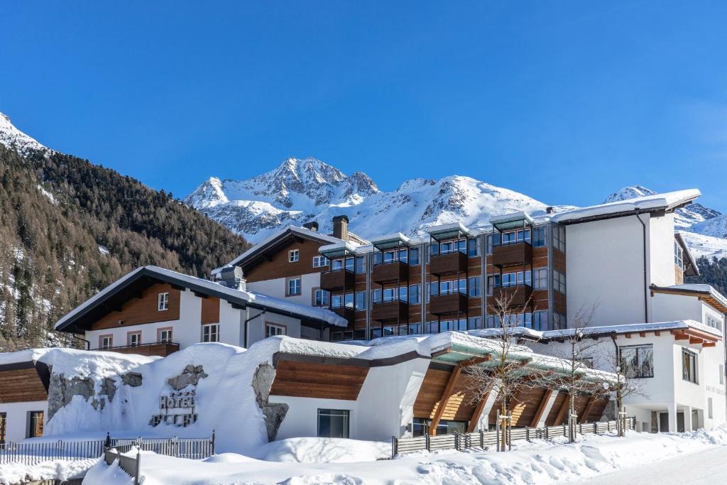 Nespecifikovaný výhled na hory nebo výhled na hory při pohledu z hotelu