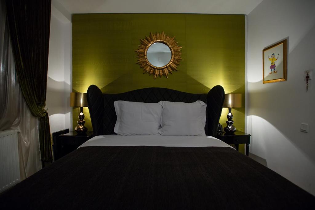 Un pat sau paturi într-o cameră la Vila Siam - adults only holiday retreat